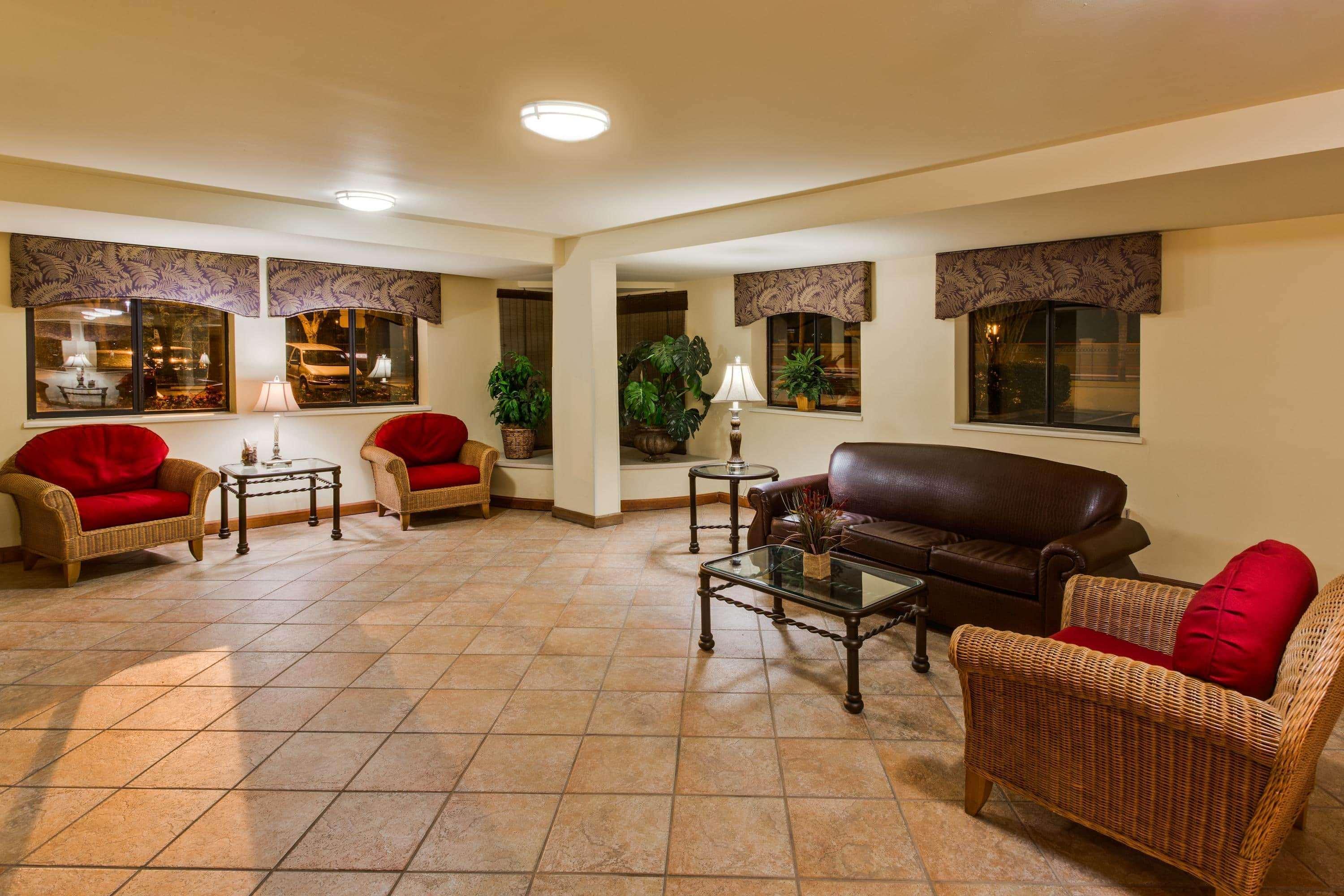La Quinta Inn By Wyndham Tampa Near Busch Gardens Exterior photo