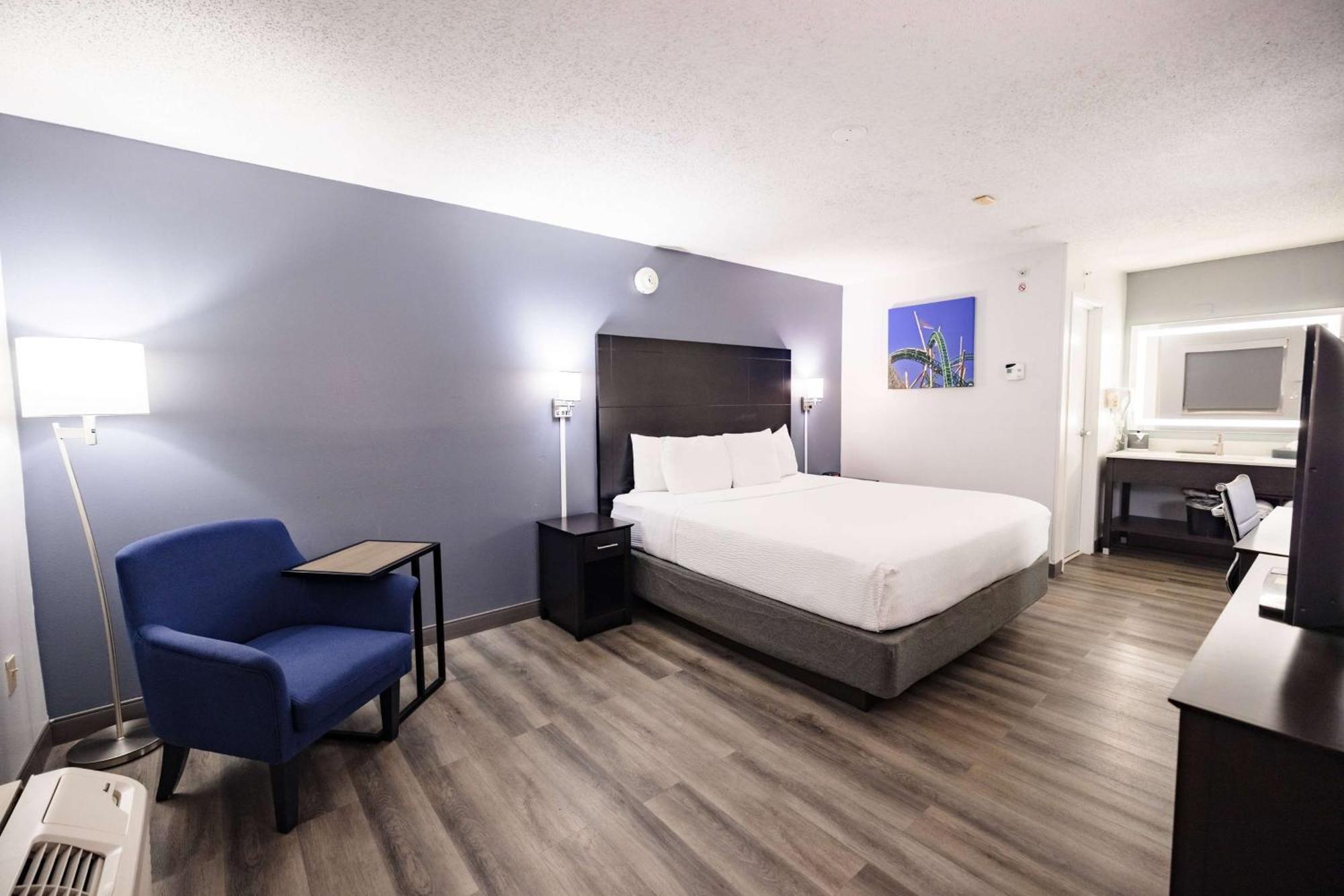 La Quinta Inn By Wyndham Tampa Near Busch Gardens Exterior photo