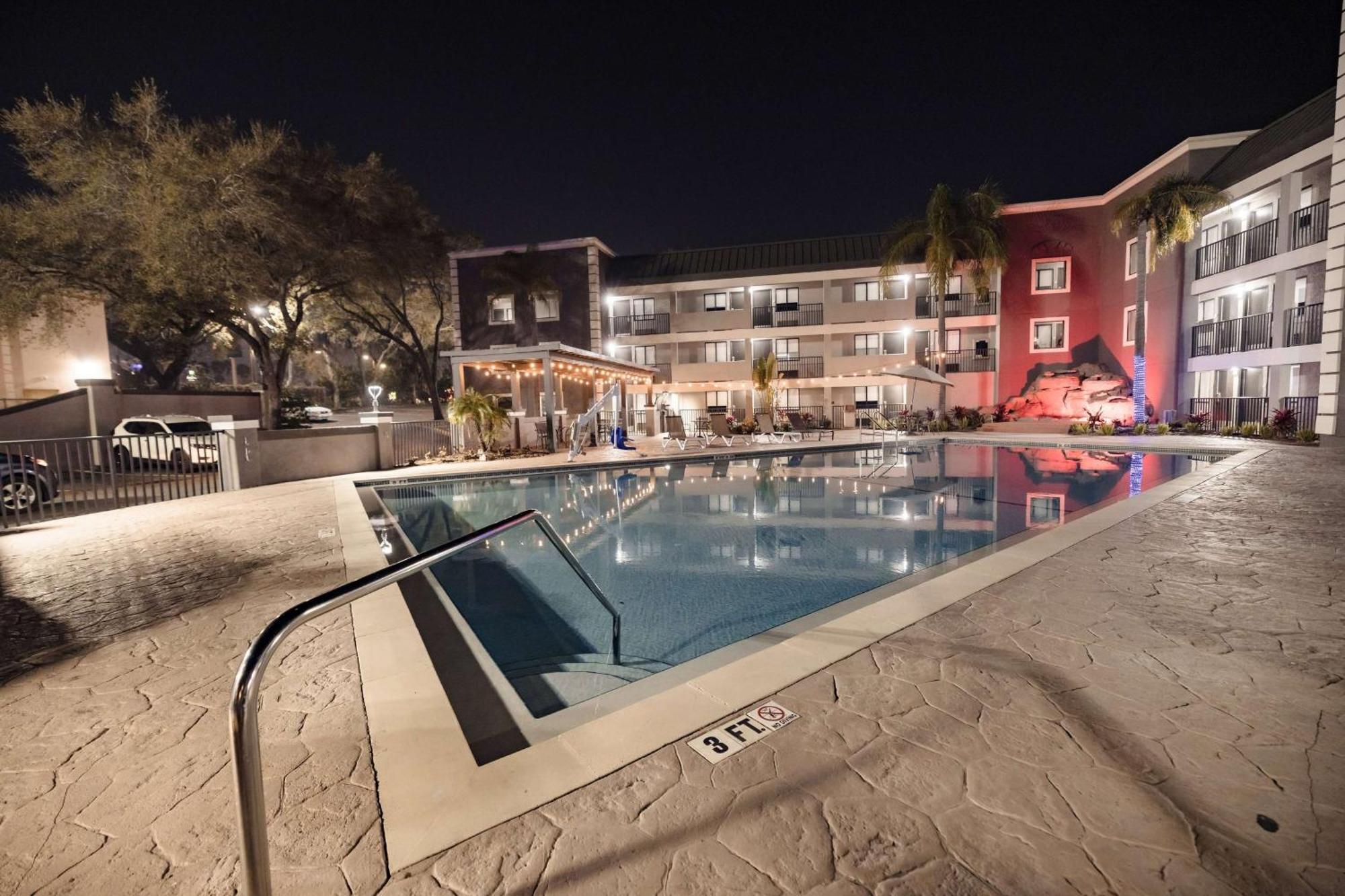 La Quinta Inn By Wyndham Tampa Near Busch Gardens Exterior photo