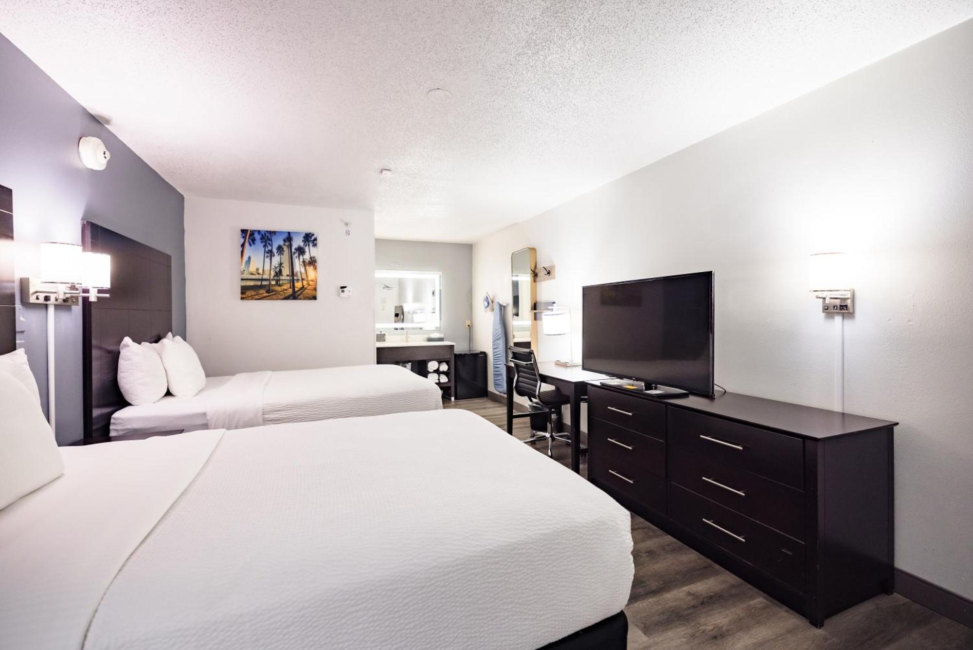 La Quinta Inn By Wyndham Tampa Near Busch Gardens Exterior photo