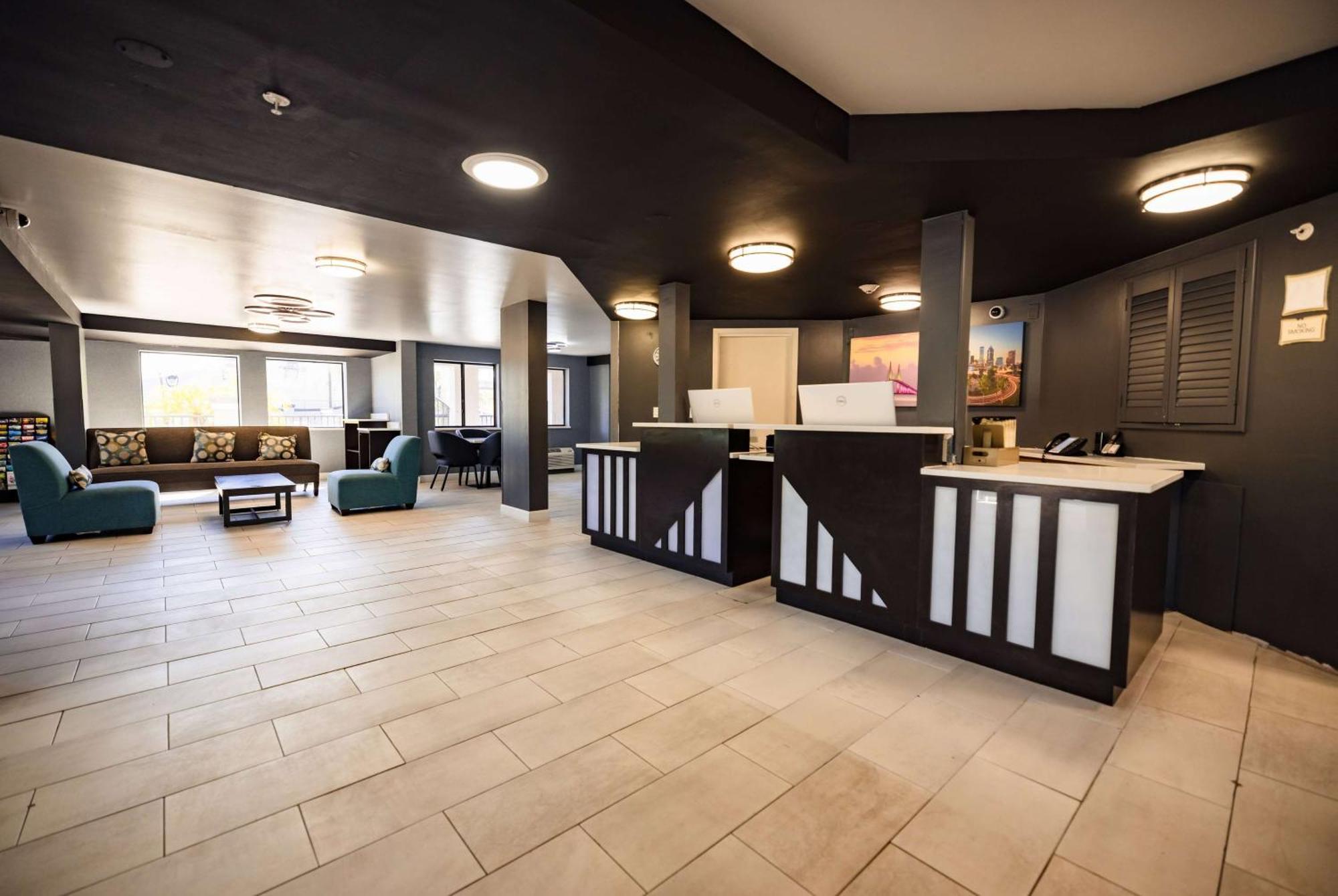 La Quinta Inn By Wyndham Tampa Near Busch Gardens Exterior photo